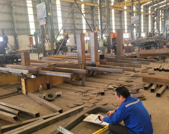 GIA CÔNG KẾT CẤU THÉP CTY CƠ ĐIỆN HOÀNG HƯNG KCN LONG THÀNH ĐỒNG NAI 